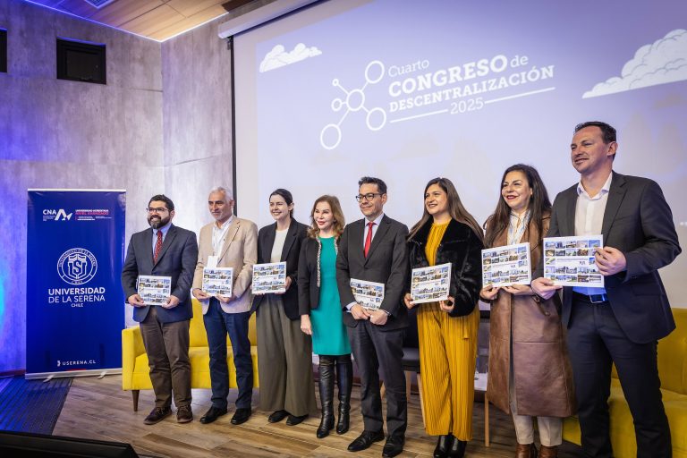 Directiva de AGORECHI participa en cuarto Congreso de Descentralización organizado por Subdere