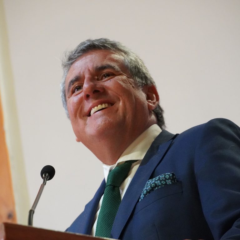 Alejandro Santana asume la presidencia de AGORECHI 2026