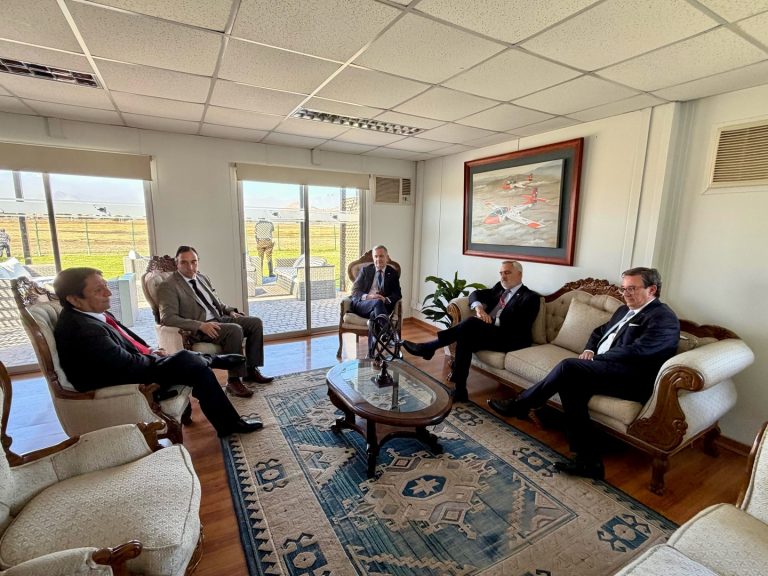 Gobernadores Regionales participan en FIDAE 2026