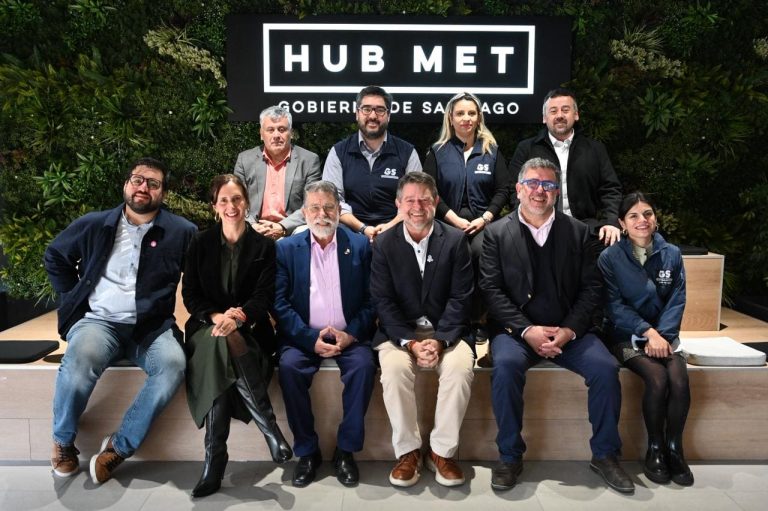 Gobernadores de Los Ríos y Santiago firman convenio para promover el desarrollo productivo entre sus regiones