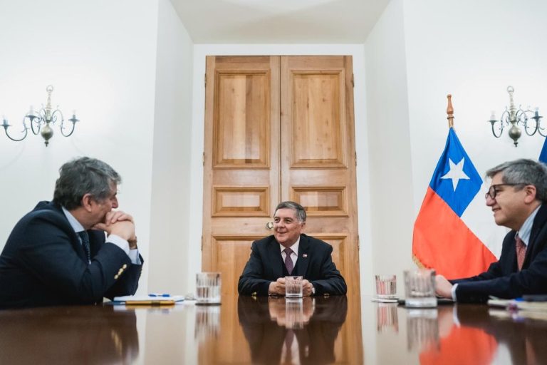Presidente de los Gobernadores Regionales se reúne con biministro Claudio Alvarado