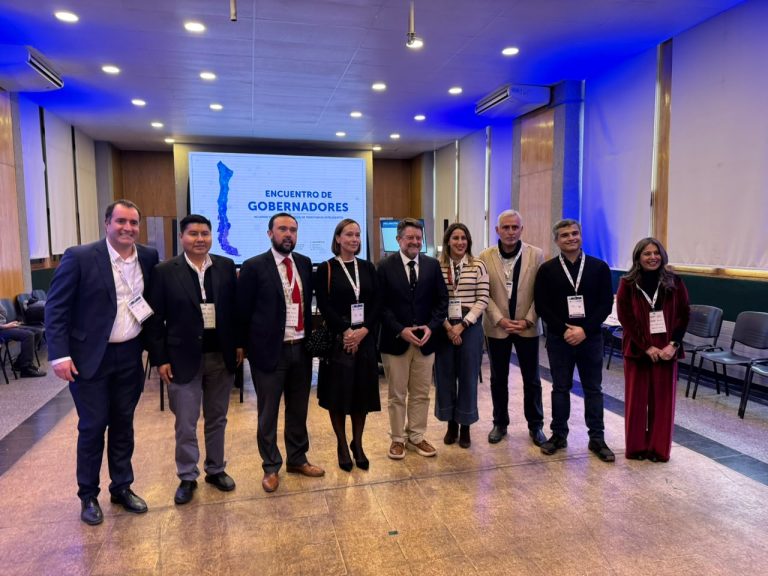 Gobernadores Regionales firman Declaración Smart City Santiago 2026 